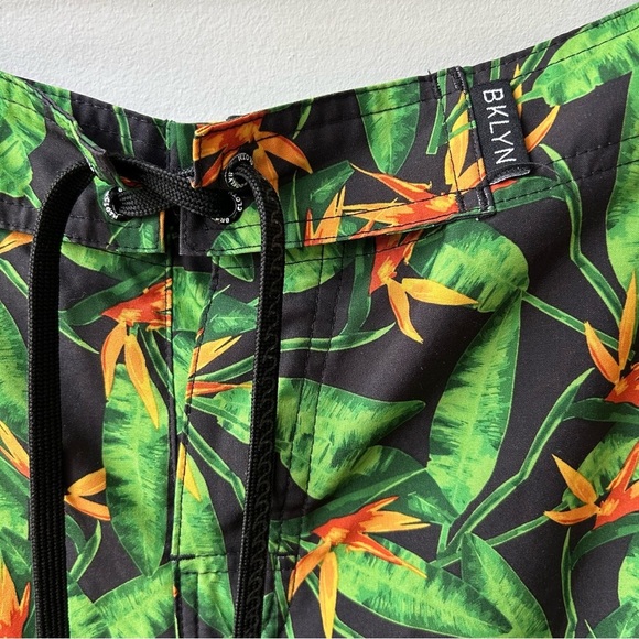 Brooklyn Cloth bird of paradise men’s drawstring board shorts - Picture 3 of 9